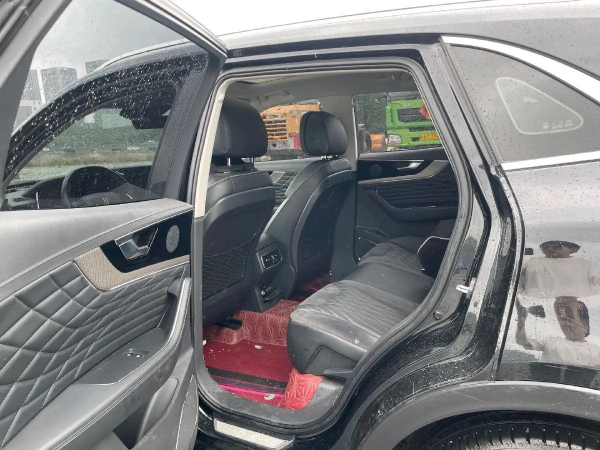 2022 HongQi HS5 2.0T 224HP L4 6AT,autocango,china used car exporter,china ev exporter,chinese used car exporter,chinese used ev exporter