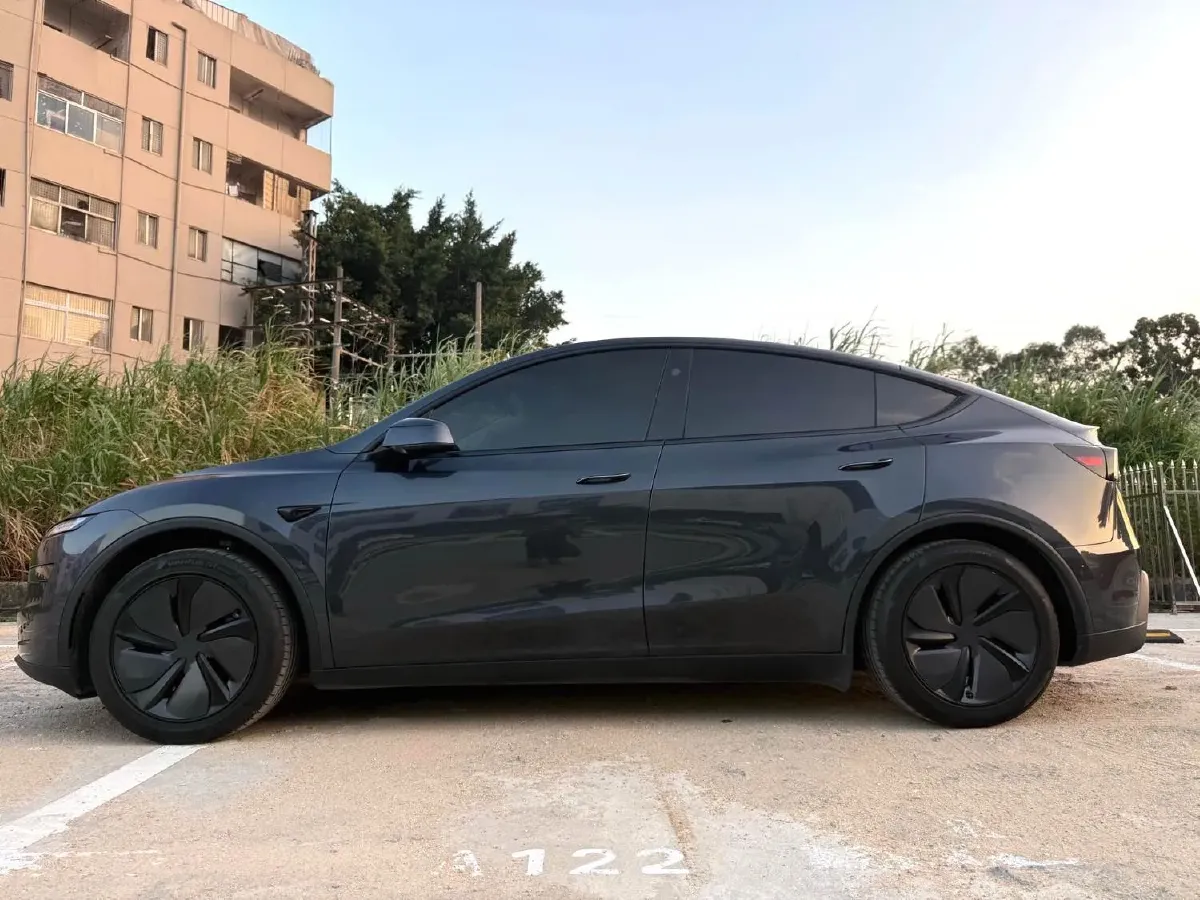 2025 Tesla Model Y BEV 78.4KWH,autocango,china used car exporter,china ev exporter,chinese used car exporter,chinese used ev exporter