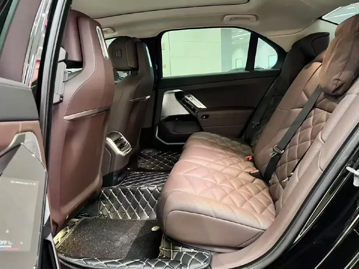 2023 BMW 7 Series 3.0T 272HP L6 8AT,autocango,china used car exporter,china ev exporter,chinese used car exporter,chinese used ev exporter