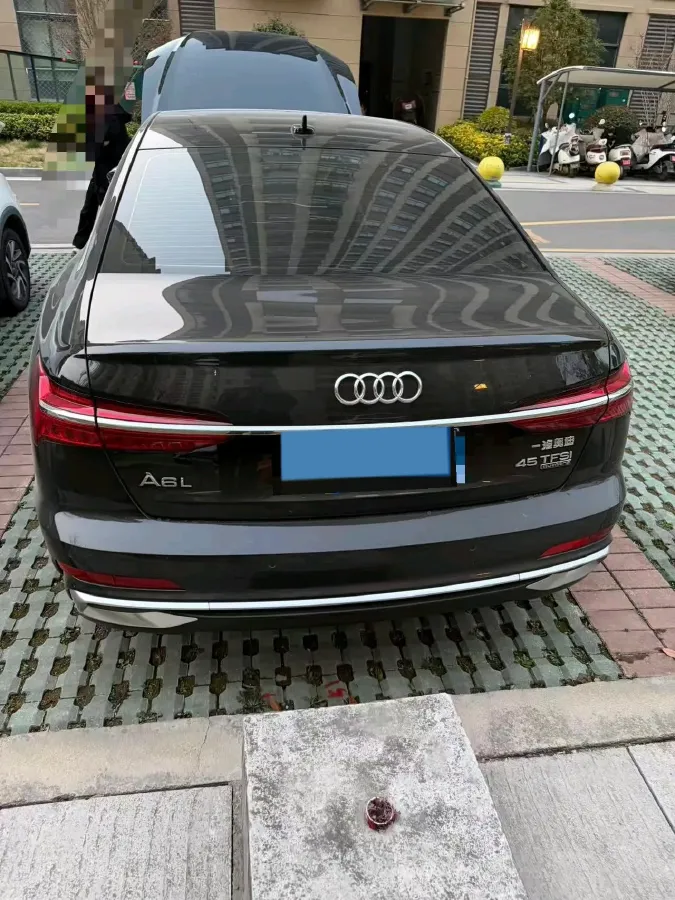 2025 Audi A6L 2.0T 245HP L4 7DCT,autocango,china used car exporter,china ev exporter,chinese used car exporter,chinese used ev exporter