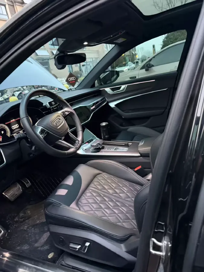 2025 Audi A6L 2.0T 245HP L4 7DCT,autocango,china used car exporter,china ev exporter,chinese used car exporter,chinese used ev exporter