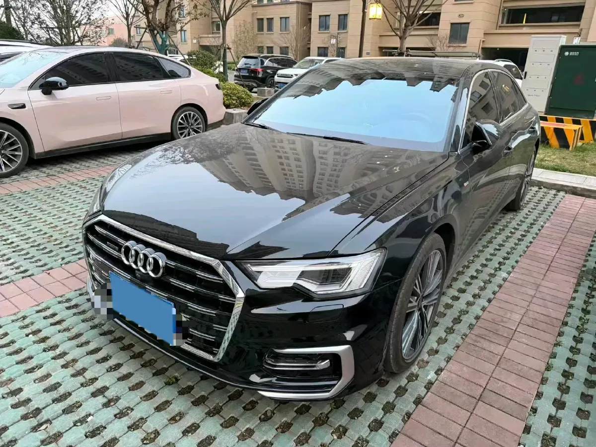 2025 Audi A6L 2.0T 245HP L4 7DCT,autocango,china used car exporter,china ev exporter,chinese used car exporter,chinese used ev exporter