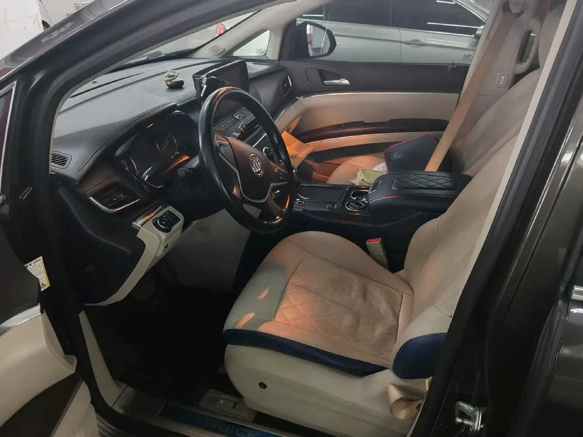 2021 Buick GL8 2.0T 237HP L4 9AT,autocango,china used car exporter,china ev exporter,chinese used car exporter,chinese used ev exporter