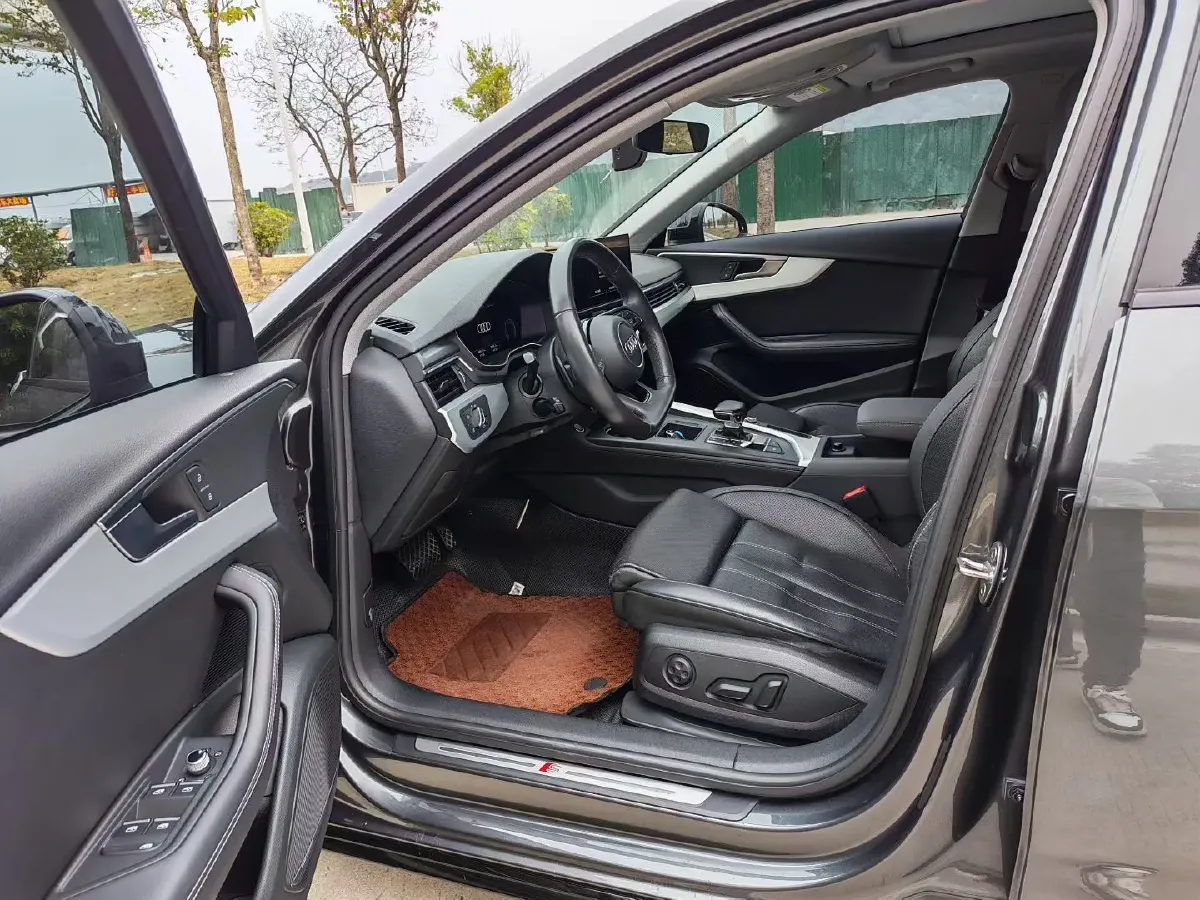 2020 Audi A4L 2.0T 190HP L4 7DCT,autocango,china used car exporter,china ev exporter,chinese used car exporter,chinese used ev exporter