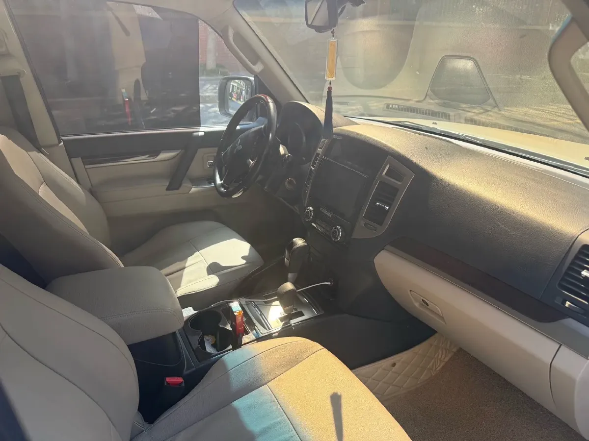 2018 Mitsubishi Pajero 3.0L 174HP V6 5AT,autocango,china used car exporter,china ev exporter,chinese used car exporter,chinese used ev exporter