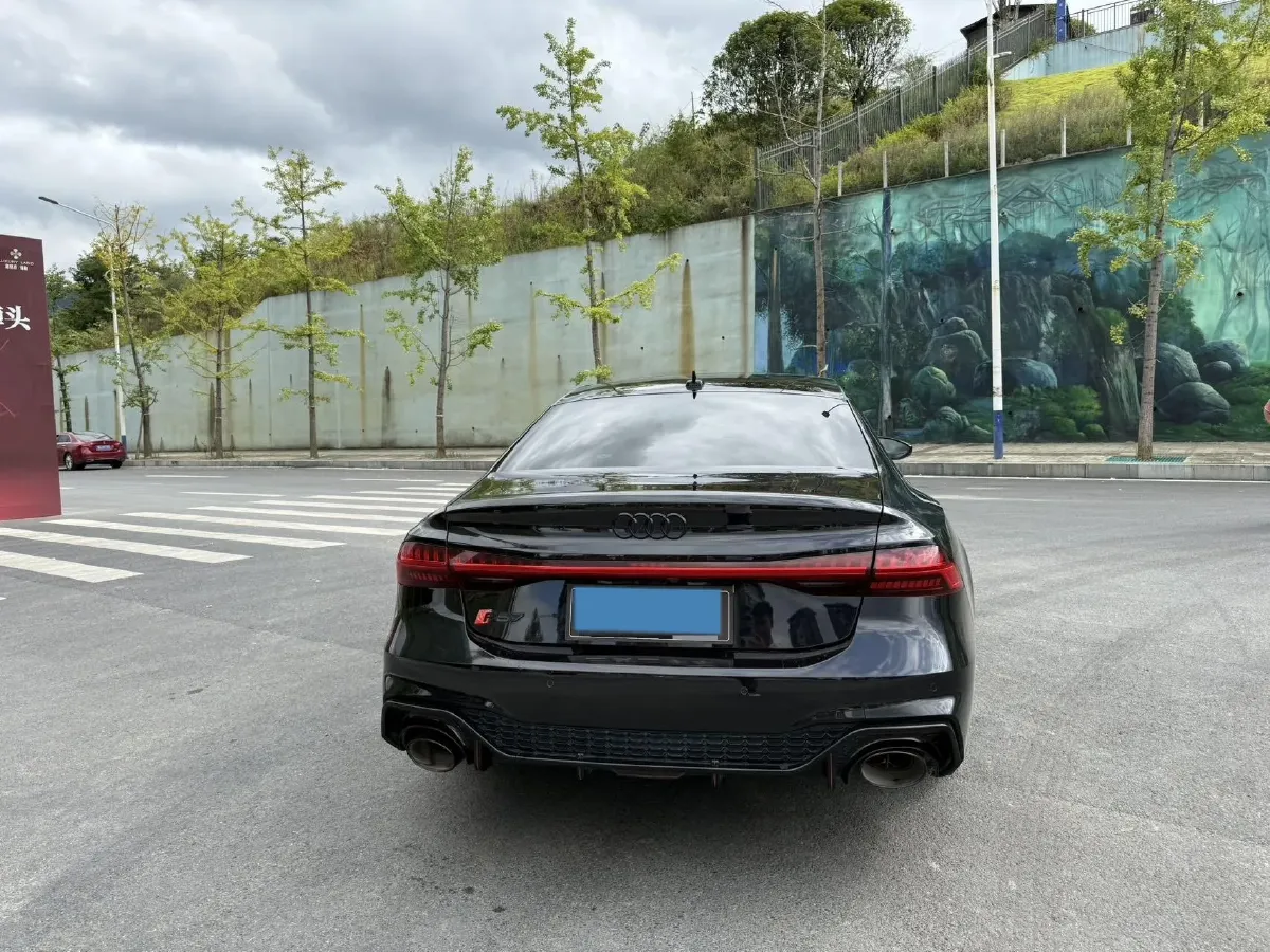 2022 Audi A7L 2.0T 245HP L4 7DCT,autocango,china used car exporter,china ev exporter,chinese used car exporter,chinese used ev exporter