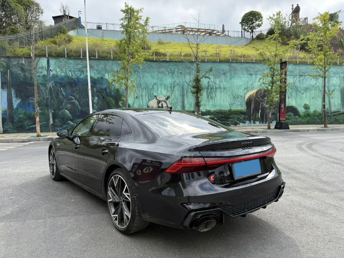 2022 Audi A7L 2.0T 245HP L4 7DCT,autocango,china used car exporter,china ev exporter,chinese used car exporter,chinese used ev exporter