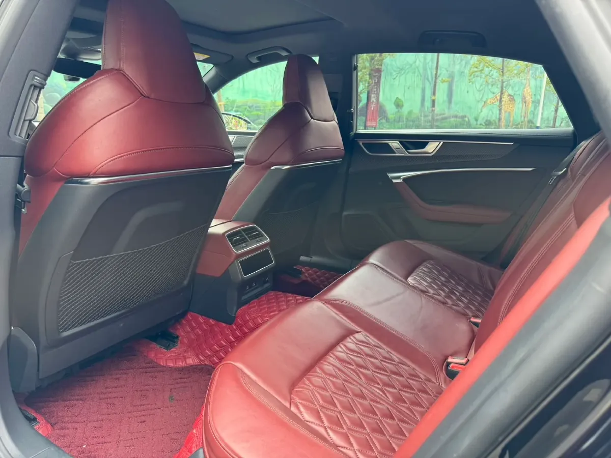 2022 Audi A7L 2.0T 245HP L4 7DCT,autocango,china used car exporter,china ev exporter,chinese used car exporter,chinese used ev exporter