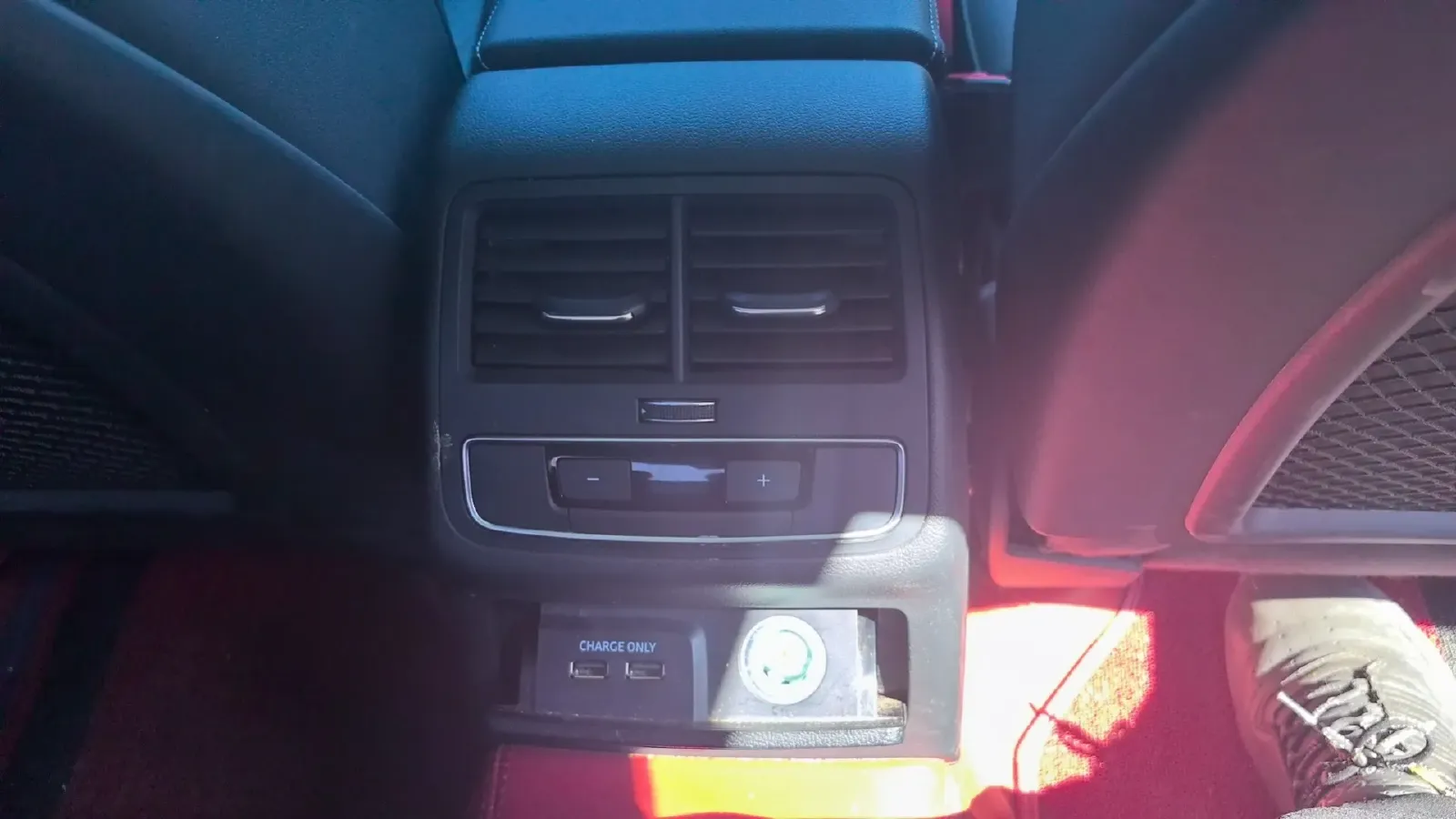 2023 Audi A4L 2.0T 190HP L4 7DCT,autocango,china used car exporter,china ev exporter,chinese used car exporter,chinese used ev exporter