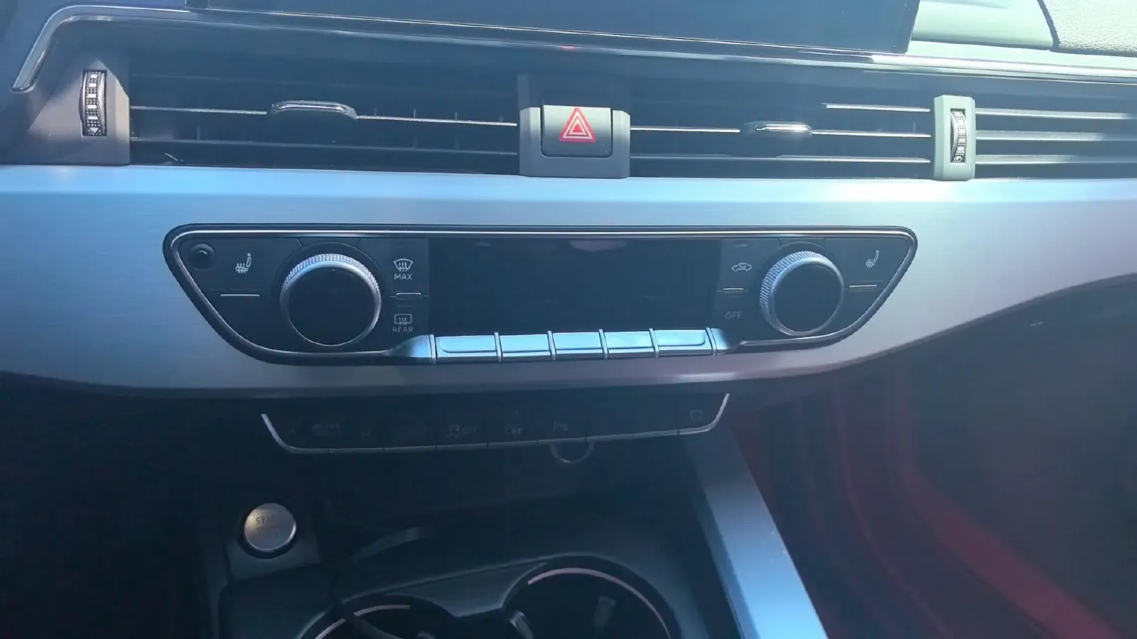 2023 Audi A4L 2.0T 190HP L4 7DCT,autocango,china used car exporter,china ev exporter,chinese used car exporter,chinese used ev exporter