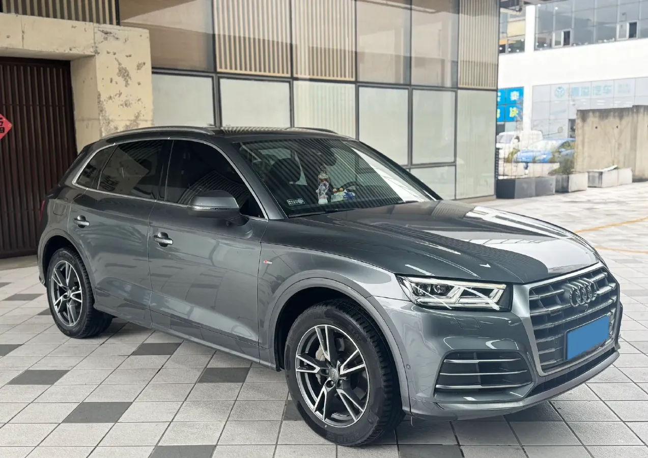 2020 Audi Q5L 2.0T 252HP L4 7DCT,autocango,china used car exporter,china ev exporter,chinese used car exporter,chinese used ev exporter