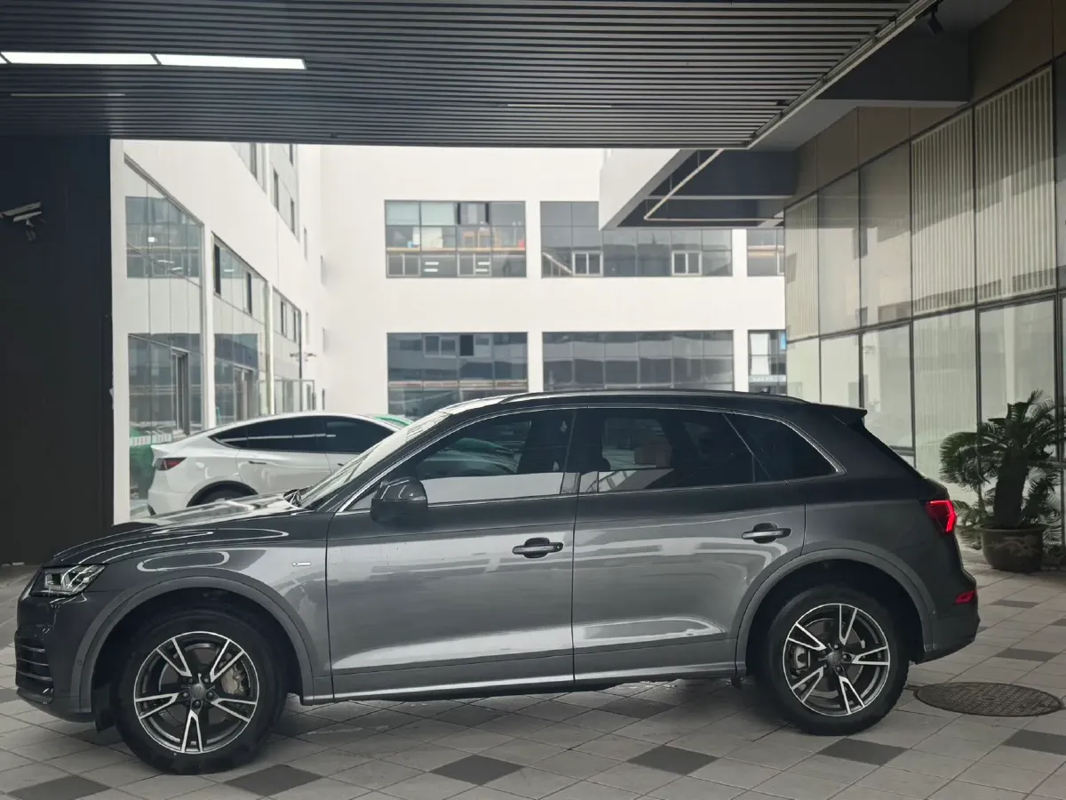 2020 Audi Q5L 2.0T 252HP L4 7DCT,autocango,china used car exporter,china ev exporter,chinese used car exporter,chinese used ev exporter