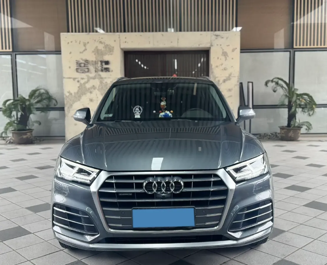 2020 Audi Q5L 2.0T 252HP L4 7DCT,autocango,china used car exporter,china ev exporter,chinese used car exporter,chinese used ev exporter