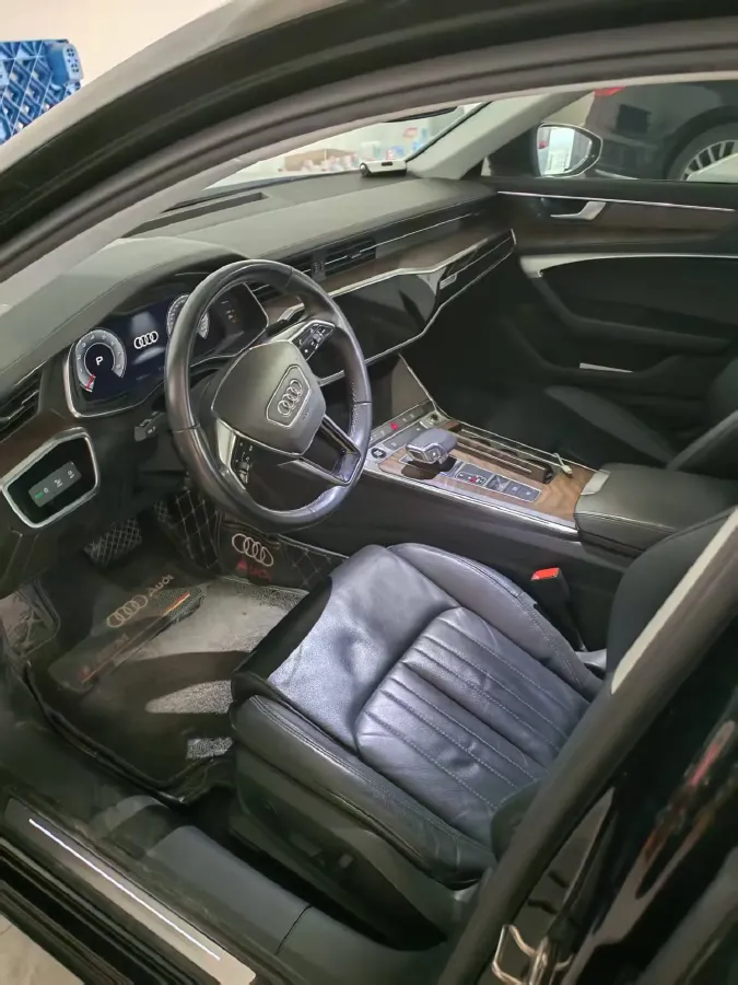 2022 Audi A6L 2.0T 190HP L4 7DCT,autocango,china used car exporter,china ev exporter,chinese used car exporter,chinese used ev exporter