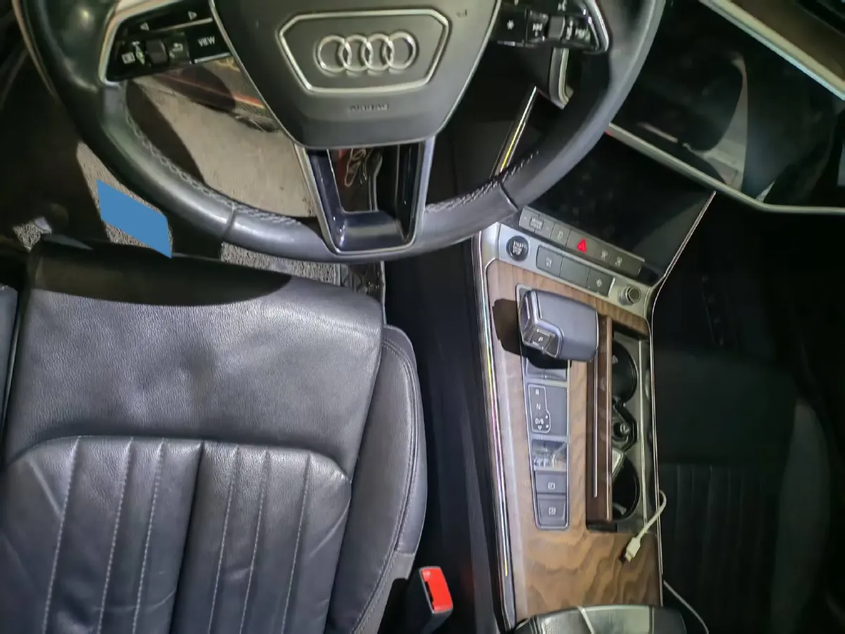 2022 Audi A6L 2.0T 190HP L4 7DCT,autocango,china used car exporter,china ev exporter,chinese used car exporter,chinese used ev exporter