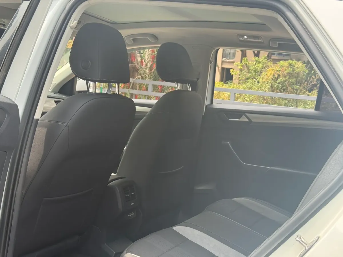 2019 Volkswagen T-Roc 1.4T 131HP L4 7DCT,autocango,china used car exporter,china ev exporter,chinese used car exporter,chinese used ev exporter