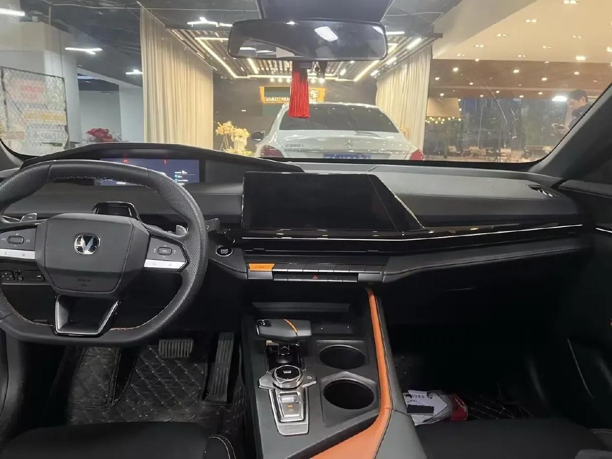 2023 ChangAn UNI-V 1.5T 188HP L4 7DCT,autocango,china used car exporter,china ev exporter,chinese used car exporter,chinese used ev exporter