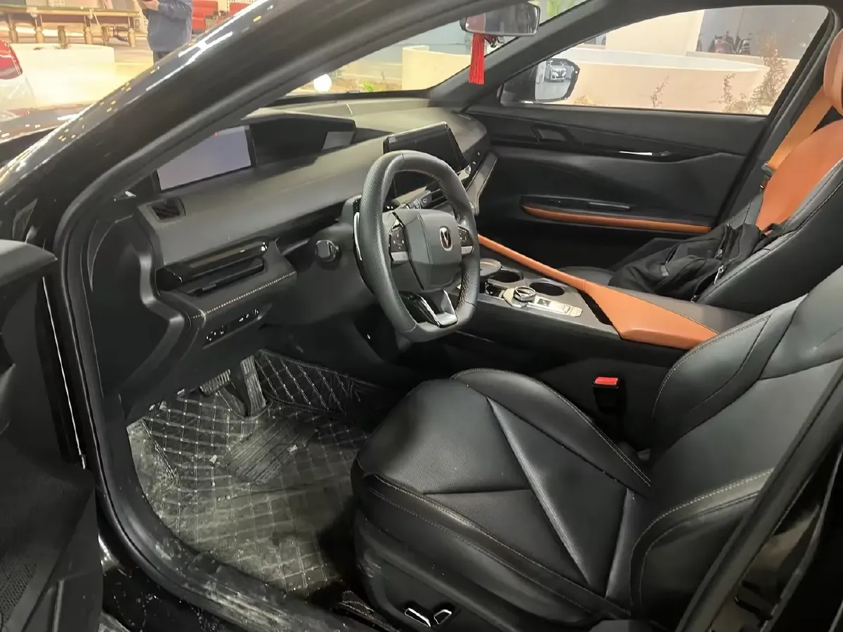 2023 ChangAn UNI-V 1.5T 188HP L4 7DCT,autocango,china used car exporter,china ev exporter,chinese used car exporter,chinese used ev exporter