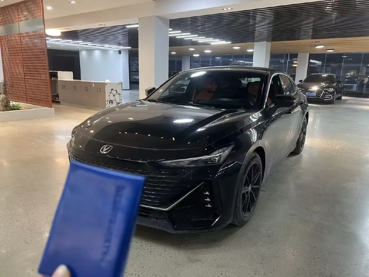 2023 ChangAn UNI-V 1.5T 188HP L4 7DCT,autocango,china used car exporter,china ev exporter,chinese used car exporter,chinese used ev exporter