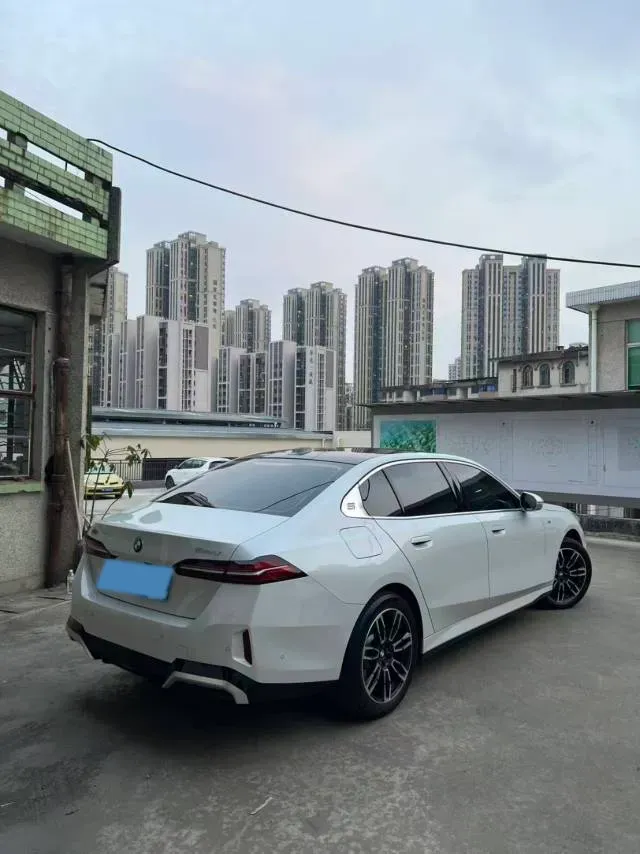 2024 BMW 5 Series 2.0T 190HP L4 8AT,autocango,china used car exporter,china ev exporter,chinese used car exporter,chinese used ev exporter