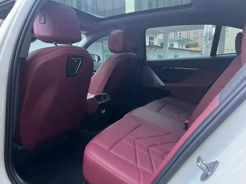 2024 BMW 5 Series 2.0T 190HP L4 8AT,autocango,china used car exporter,china ev exporter,chinese used car exporter,chinese used ev exporter