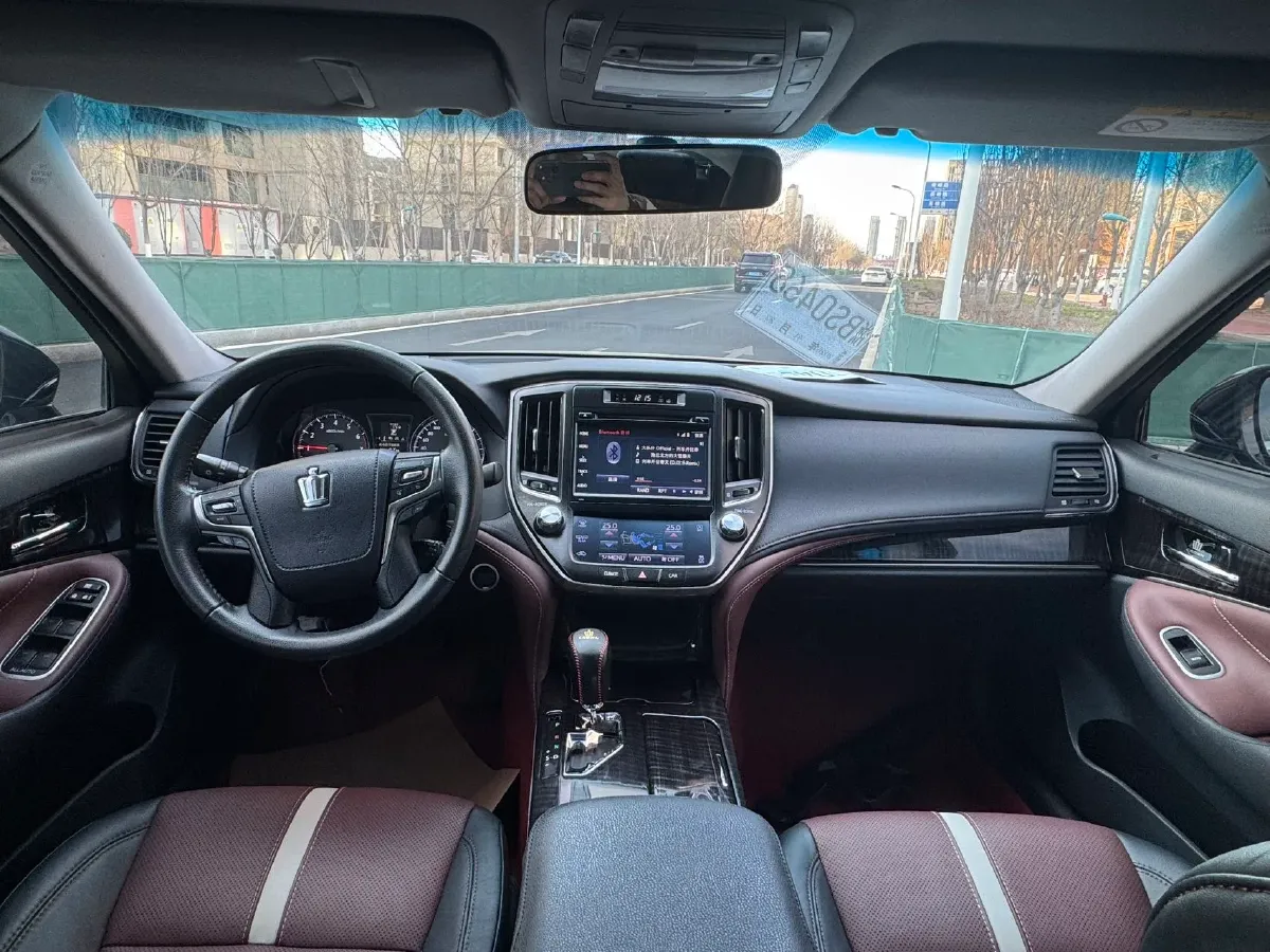 2017 Toyota Crown 2.0T 235HP L4 8AT,autocango,china used car exporter,china ev exporter,chinese used car exporter,chinese used ev exporter