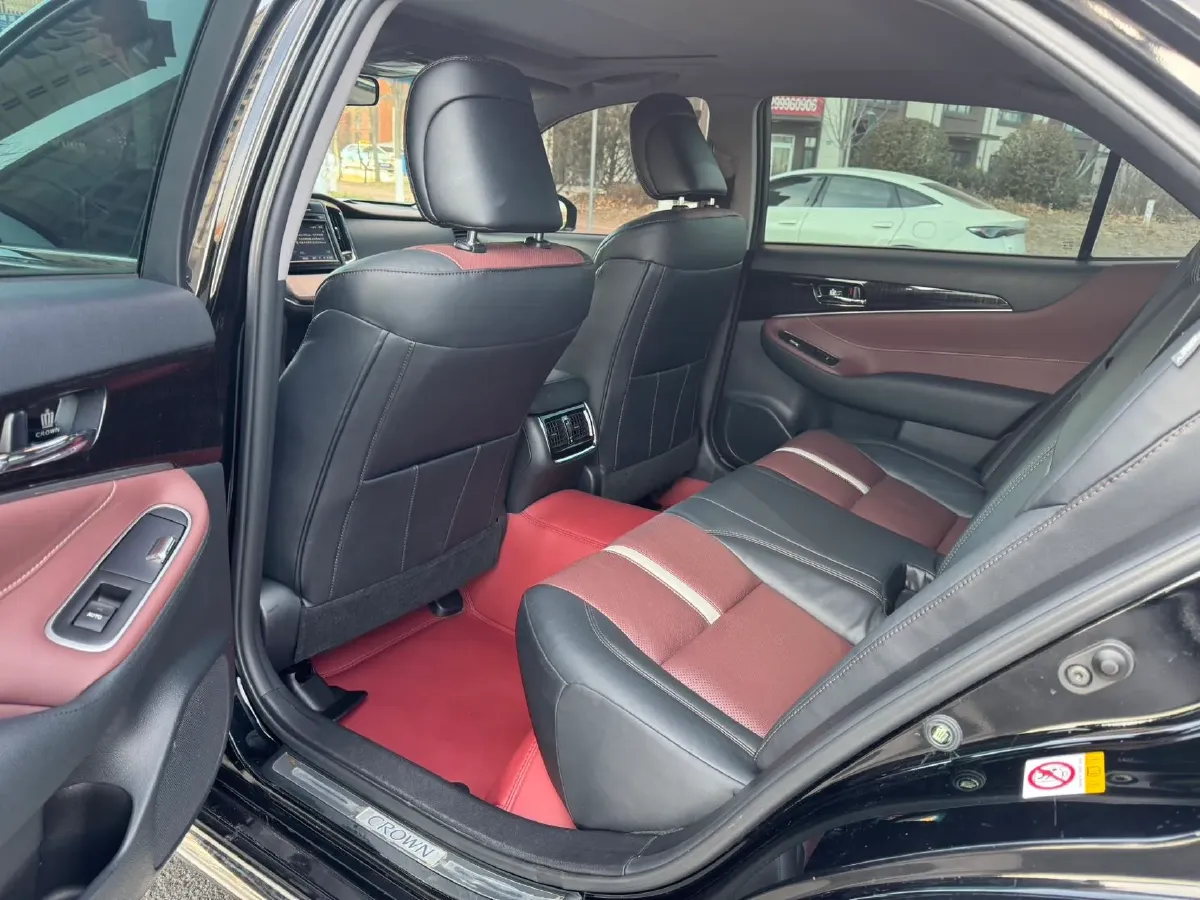 2017 Toyota Crown 2.0T 235HP L4 8AT,autocango,china used car exporter,china ev exporter,chinese used car exporter,chinese used ev exporter