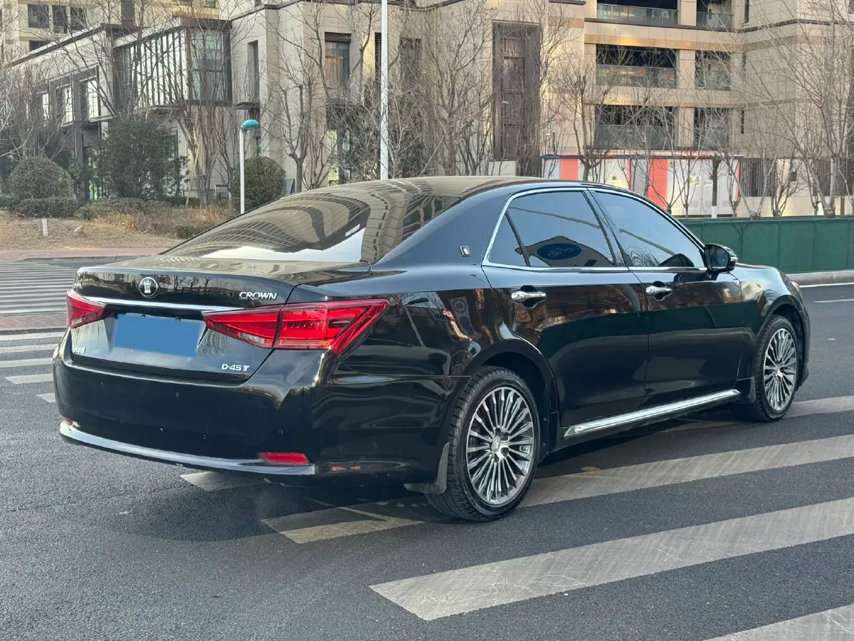 2017 Toyota Crown 2.0T 235HP L4 8AT,autocango,china used car exporter,china ev exporter,chinese used car exporter,chinese used ev exporter