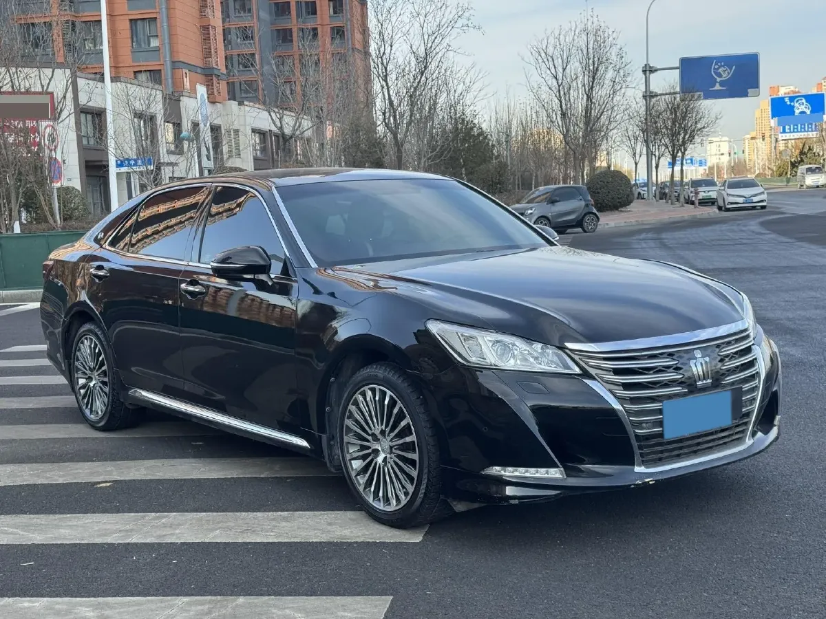 2017 Toyota Crown 2.0T 235HP L4 8AT,autocango,china used car exporter,china ev exporter,chinese used car exporter,chinese used ev exporter