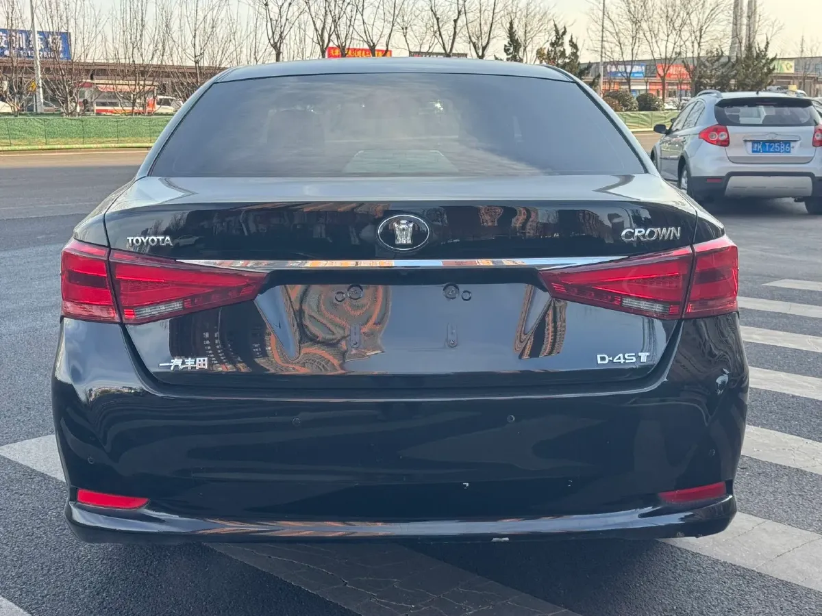 2017 Toyota Crown 2.0T 235HP L4 8AT,autocango,china used car exporter,china ev exporter,chinese used car exporter,chinese used ev exporter