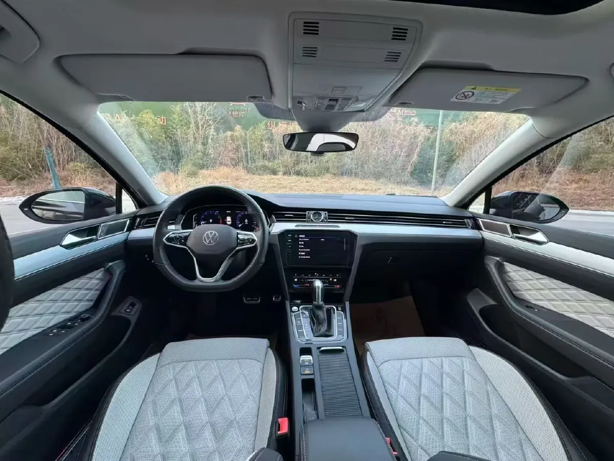 2023 Volkswagen Magotan 2.0T 186HP L4 7DCT,autocango,china used car exporter,china ev exporter,chinese used car exporter,chinese used ev exporter