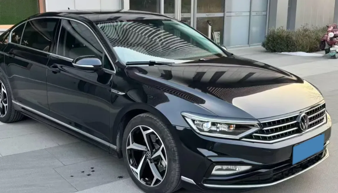 2023 Volkswagen Magotan 2.0T 186HP L4 7DCT,autocango,china used car exporter,china ev exporter,chinese used car exporter,chinese used ev exporter