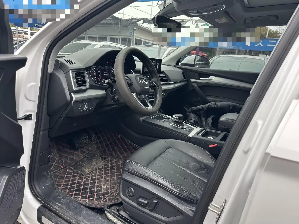 2020 Audi Q5L 2.0T 190HP L4 7DCT,autocango,china used car exporter,china ev exporter,chinese used car exporter,chinese used ev exporter