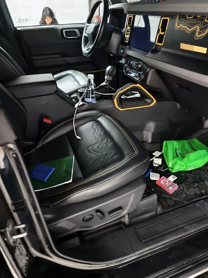 2024 Ford Bronco 2.3T 275HP L4 10AT,autocango,china used car exporter,china ev exporter,chinese used car exporter,chinese used ev exporter