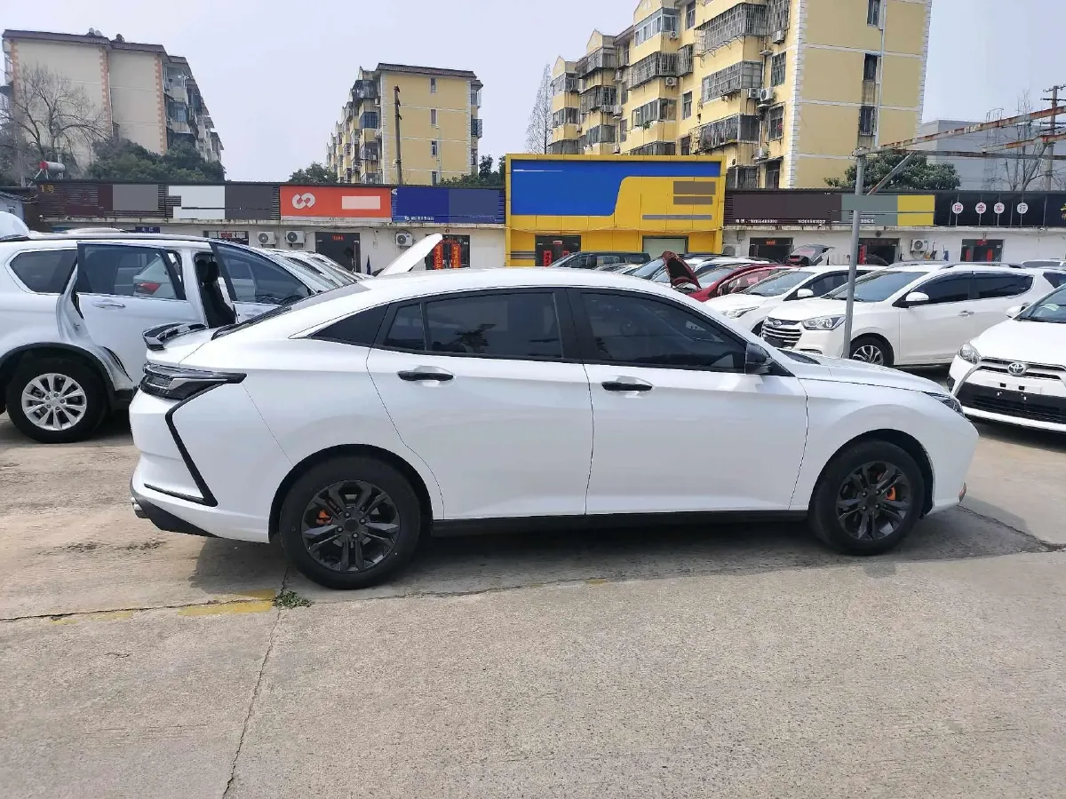 2023 DongFeng Aeolus YiXuan 1.5L 125HP L4 6DCT,autocango,china used car exporter,china ev exporter,chinese used car exporter,chinese used ev exporter