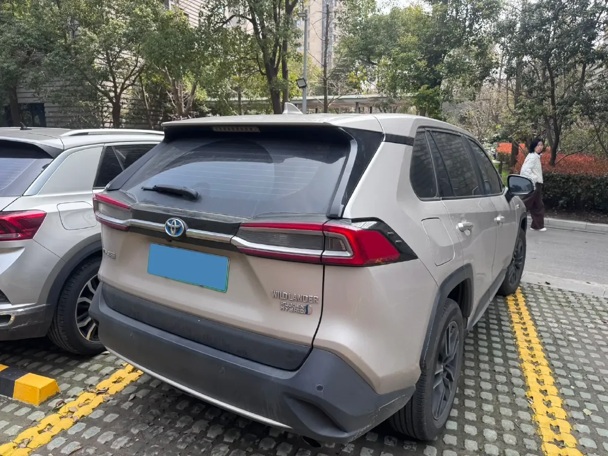 2021 Toyota Wildlander 2.5L 180HP L4 E-CVT PHEV 15.984KWH,autocango,china used car exporter,china ev exporter,chinese used car exporter,chinese used ev exporter