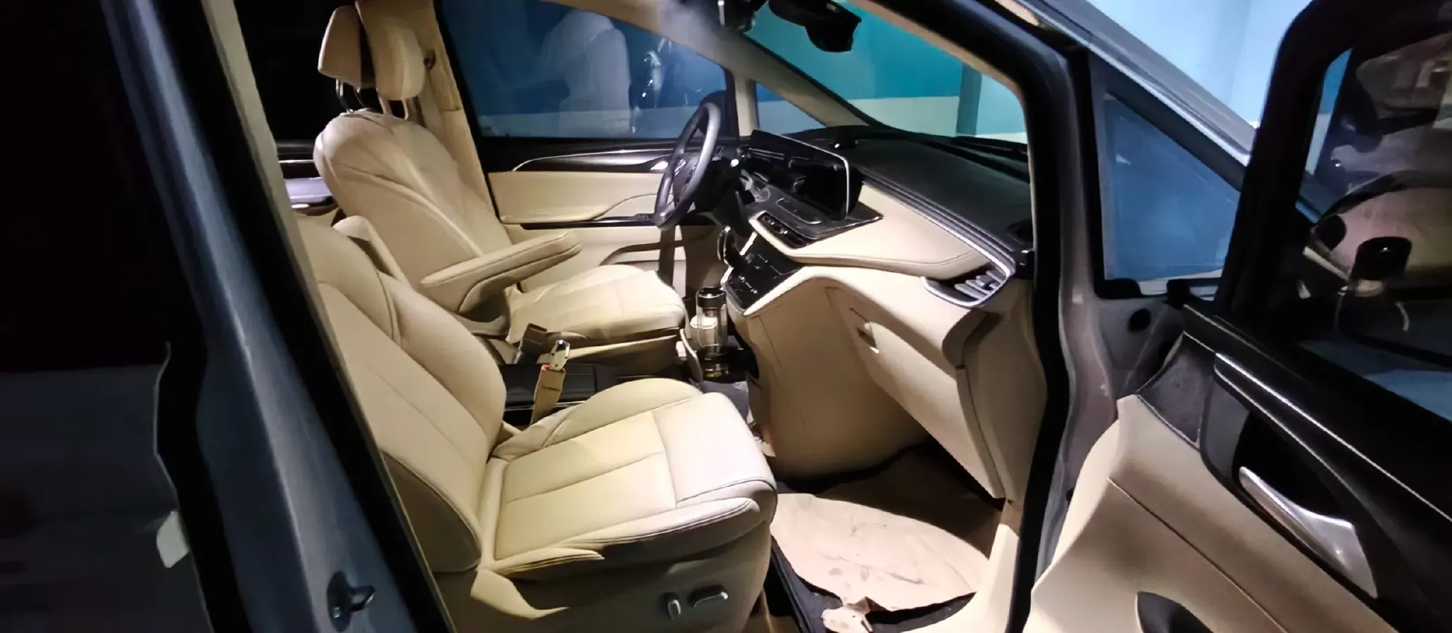 2023 Buick GL8 2.0T 237HP L4 9AT,autocango,china used car exporter,china ev exporter,chinese used car exporter,chinese used ev exporter