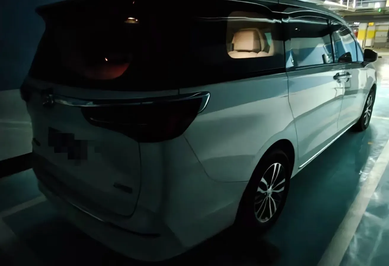 2023 Buick GL8 2.0T 237HP L4 9AT,autocango,china used car exporter,china ev exporter,chinese used car exporter,chinese used ev exporter