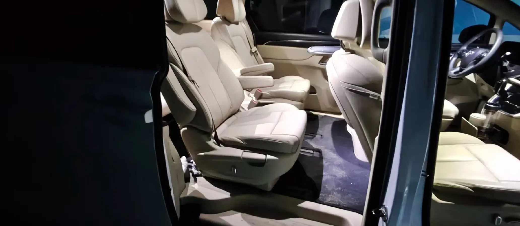 2023 Buick GL8 2.0T 237HP L4 9AT,autocango,china used car exporter,china ev exporter,chinese used car exporter,chinese used ev exporter