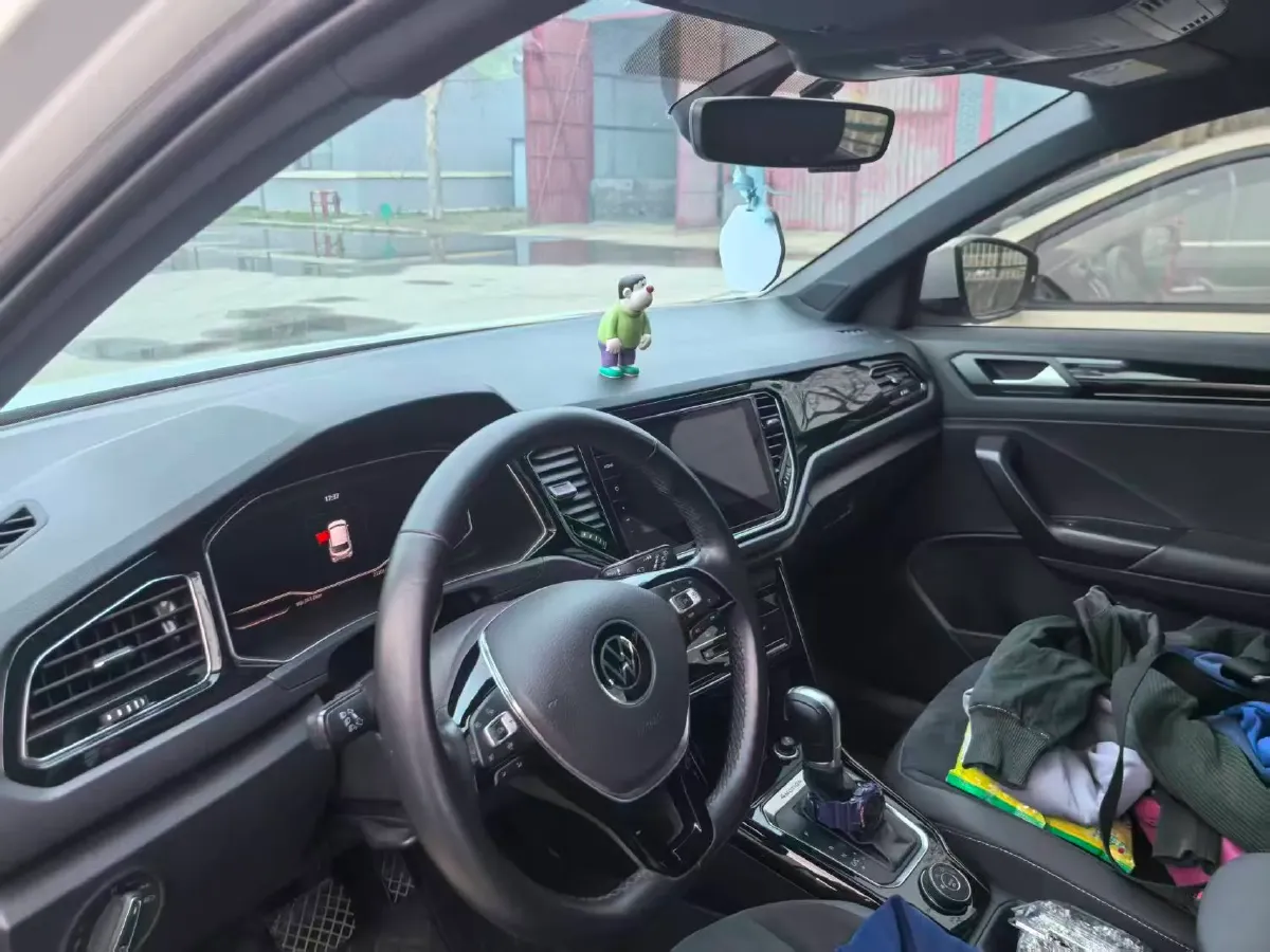 2021 Volkswagen T-Roc 1.4T 150HP L4 7DCT,autocango,china used car exporter,china ev exporter,chinese used car exporter,chinese used ev exporter