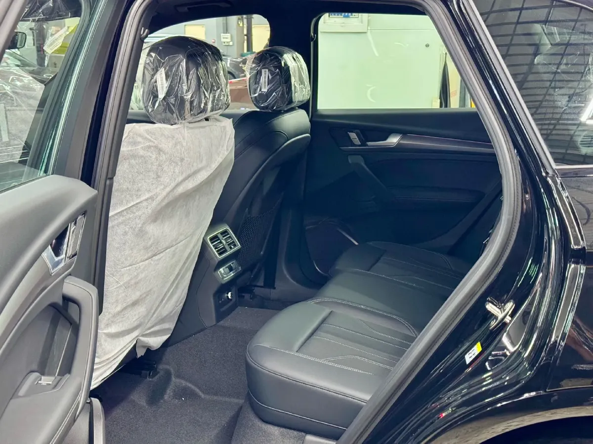 2026 Audi Q5L 2.0T 190HP L4 7DCT,autocango,china used car exporter,china ev exporter,chinese used car exporter,chinese used ev exporter