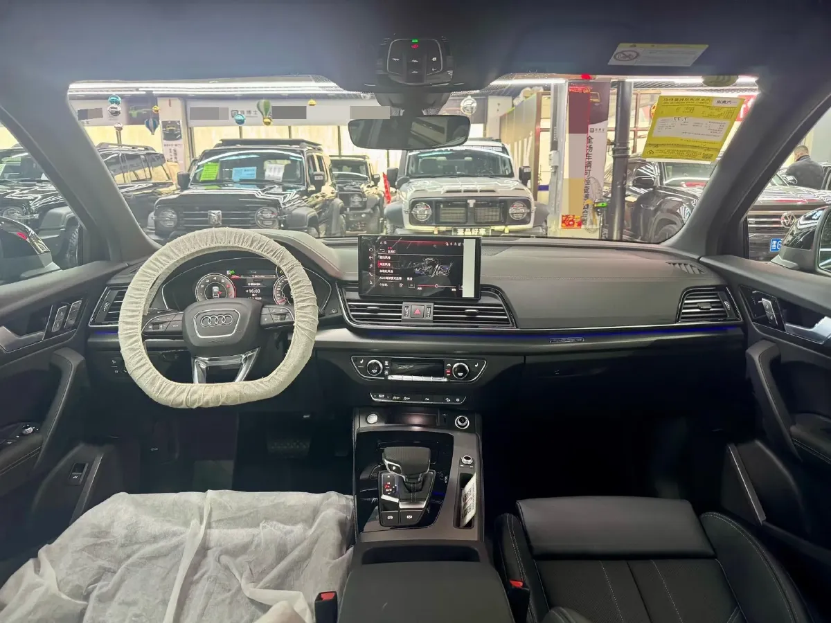2026 Audi Q5L 2.0T 190HP L4 7DCT,autocango,china used car exporter,china ev exporter,chinese used car exporter,chinese used ev exporter