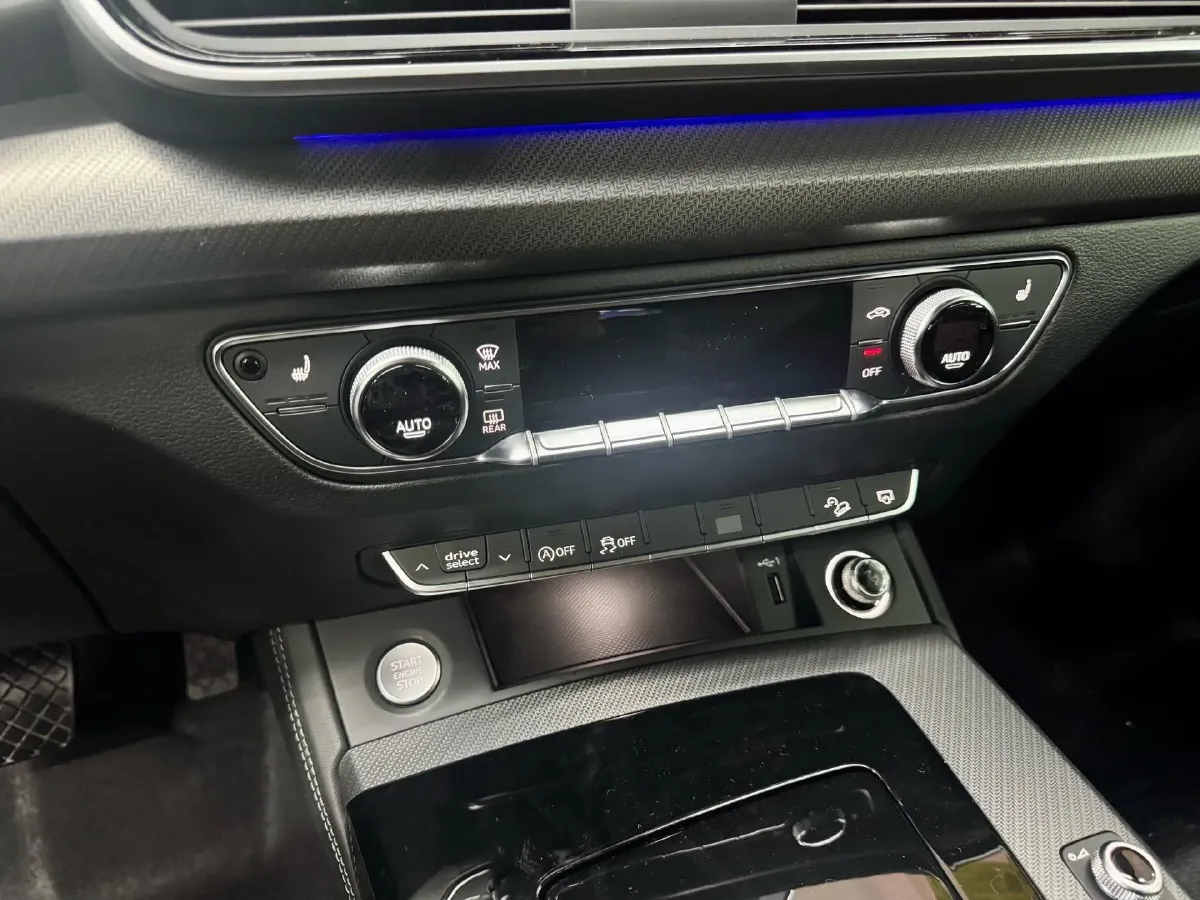 2026 Audi Q5L 2.0T 190HP L4 7DCT,autocango,china used car exporter,china ev exporter,chinese used car exporter,chinese used ev exporter