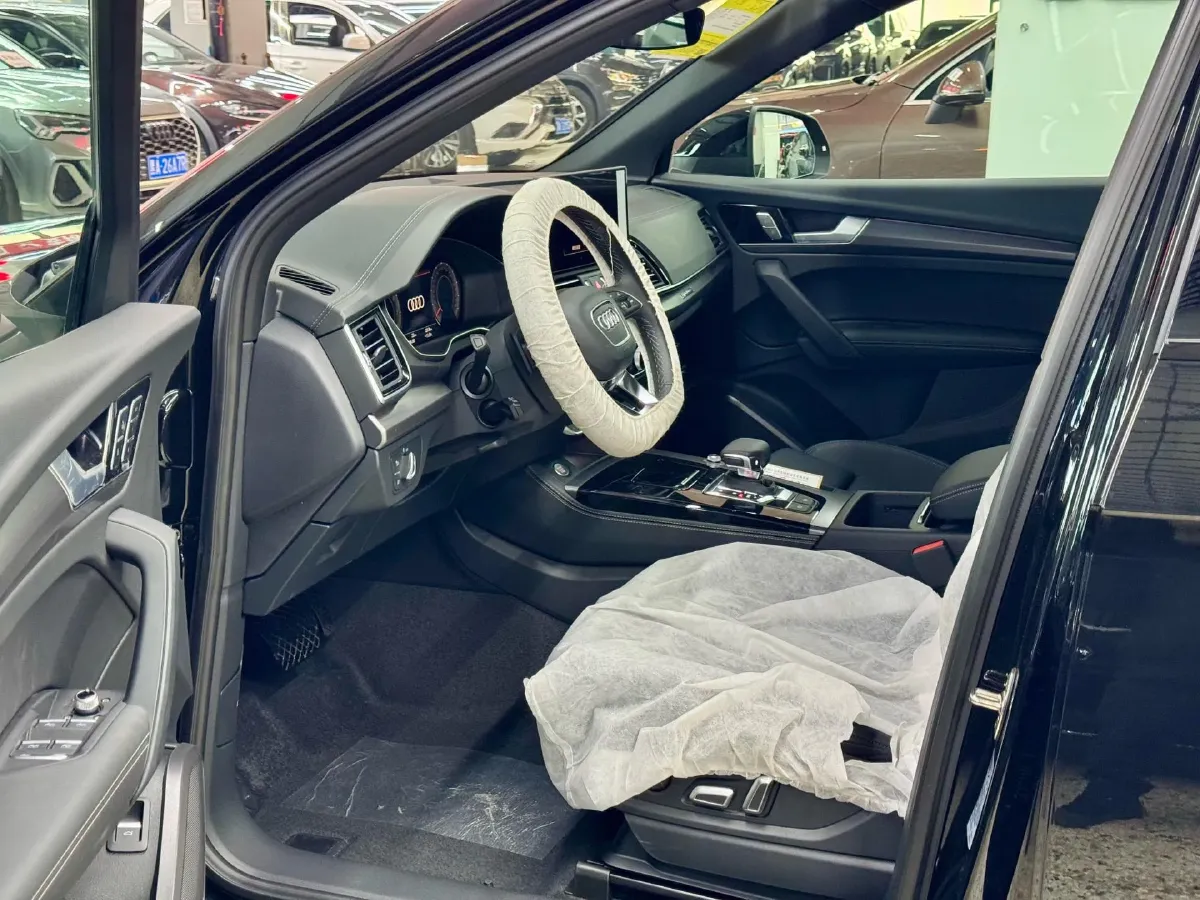 2026 Audi Q5L 2.0T 190HP L4 7DCT,autocango,china used car exporter,china ev exporter,chinese used car exporter,chinese used ev exporter