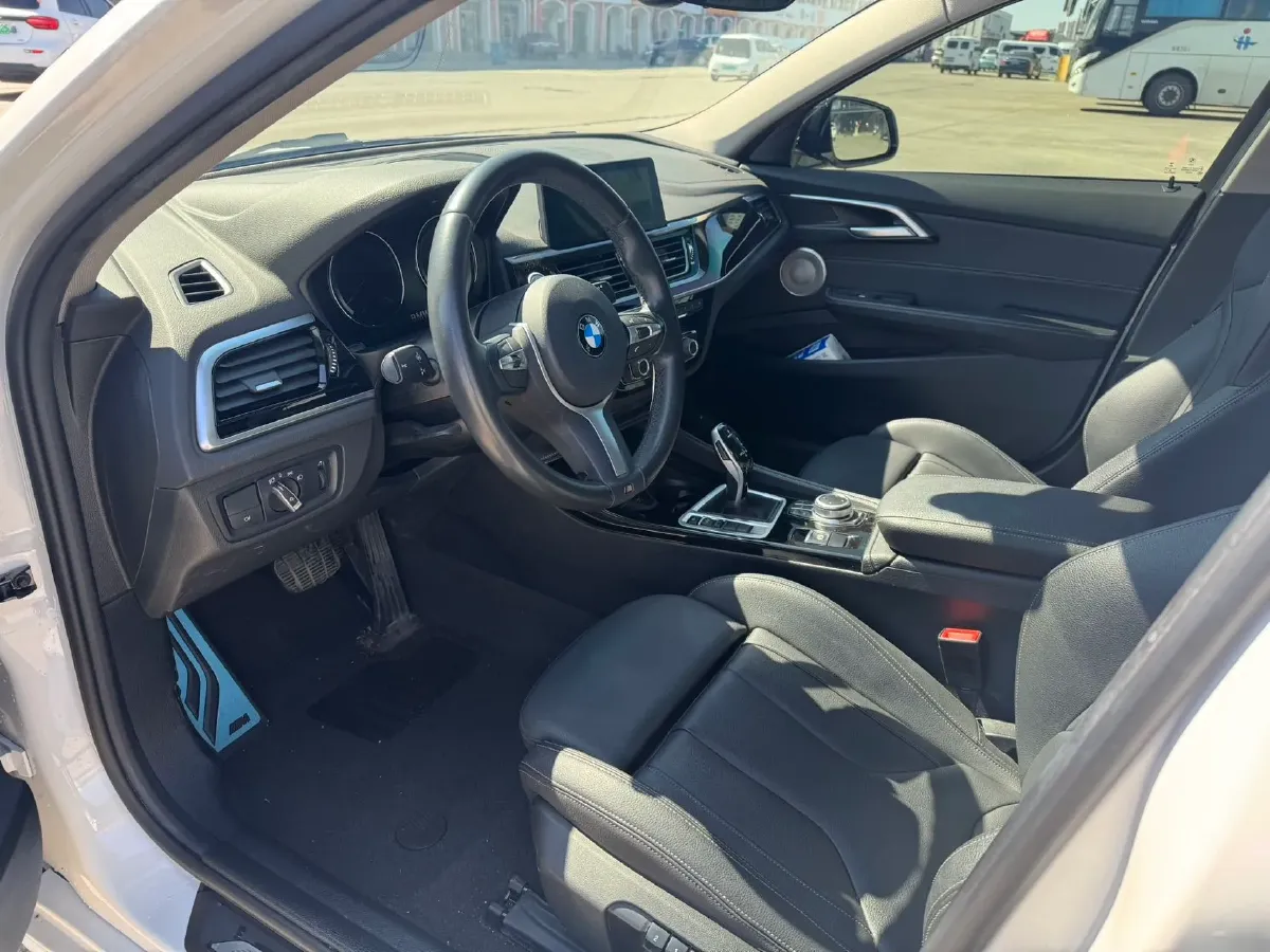 2021 BMW 1 Series 2.0T 192HP L4 7DCT,autocango,china used car exporter,china ev exporter,chinese used car exporter,chinese used ev exporter