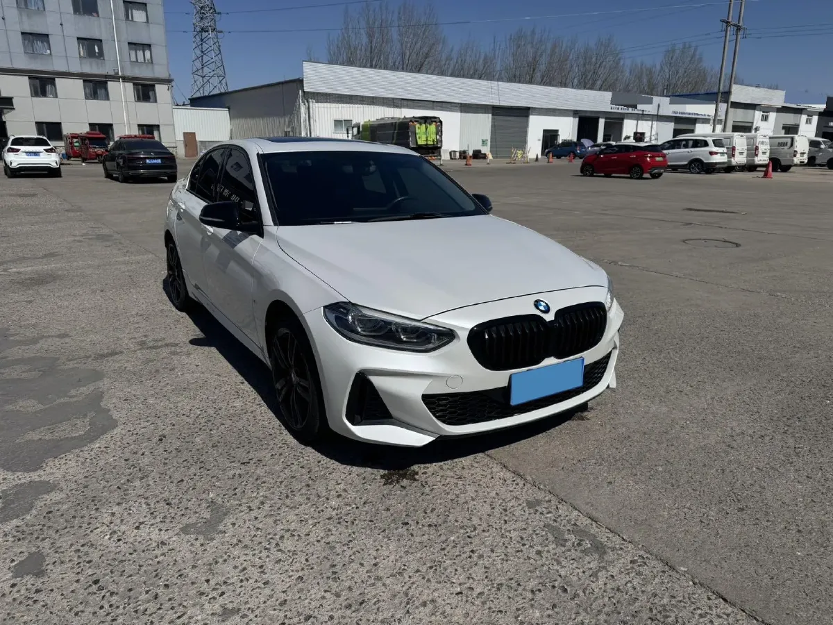 2021 BMW 1 Series 2.0T 192HP L4 7DCT,autocango,china used car exporter,china ev exporter,chinese used car exporter,chinese used ev exporter