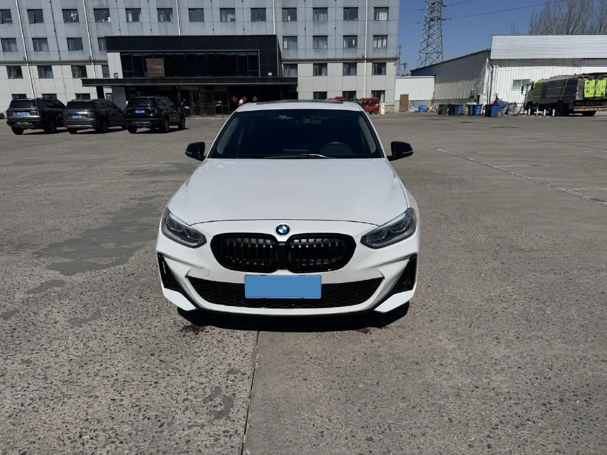 2021 BMW 1 Series 2.0T 192HP L4 7DCT,autocango,china used car exporter,china ev exporter,chinese used car exporter,chinese used ev exporter