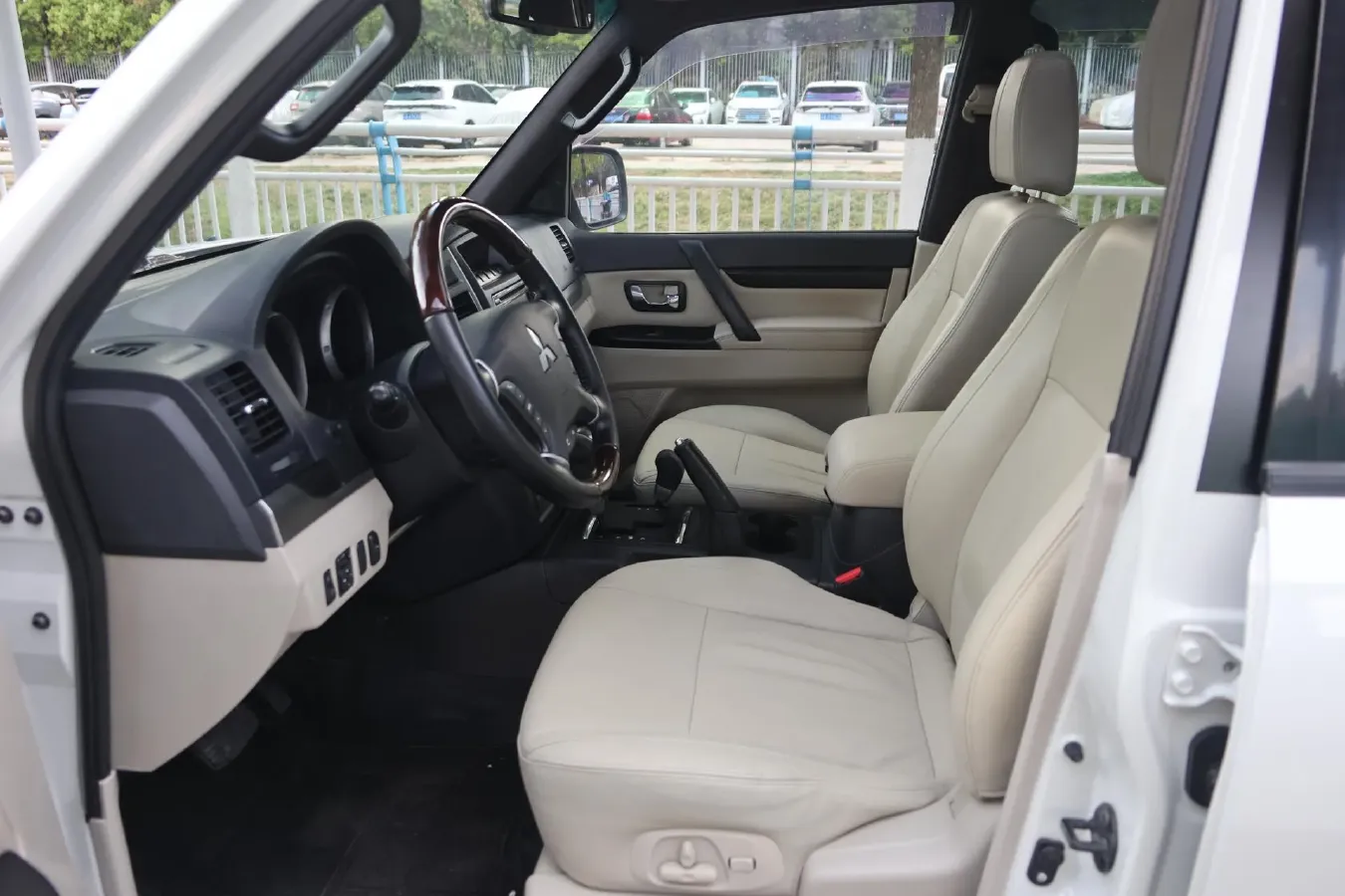 2017 Mercedes-Benz C Class 2.0T 245HP L4 7AT,autocango,china used car exporter,china ev exporter,chinese used car exporter,chinese used ev exporter