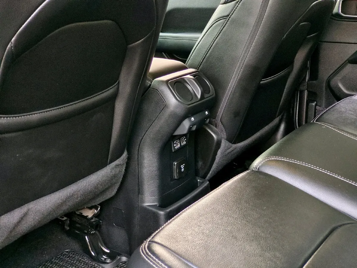 2021 Jeep Wrangler 2.0T 266HP L4 8AT PHEV 17KWH,autocango,china used car exporter,china ev exporter,chinese used car exporter,chinese used ev exporter