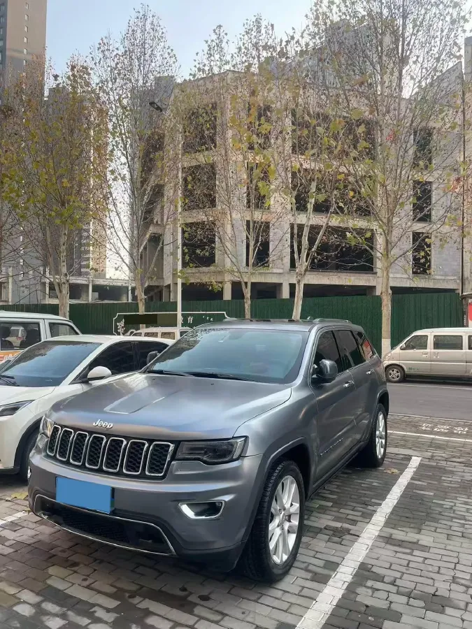 2017 Jeep Grand Cherokee 3.6L 286HP V6 8AT,autocango,china used car exporter,china ev exporter,chinese used car exporter,chinese used ev exporter